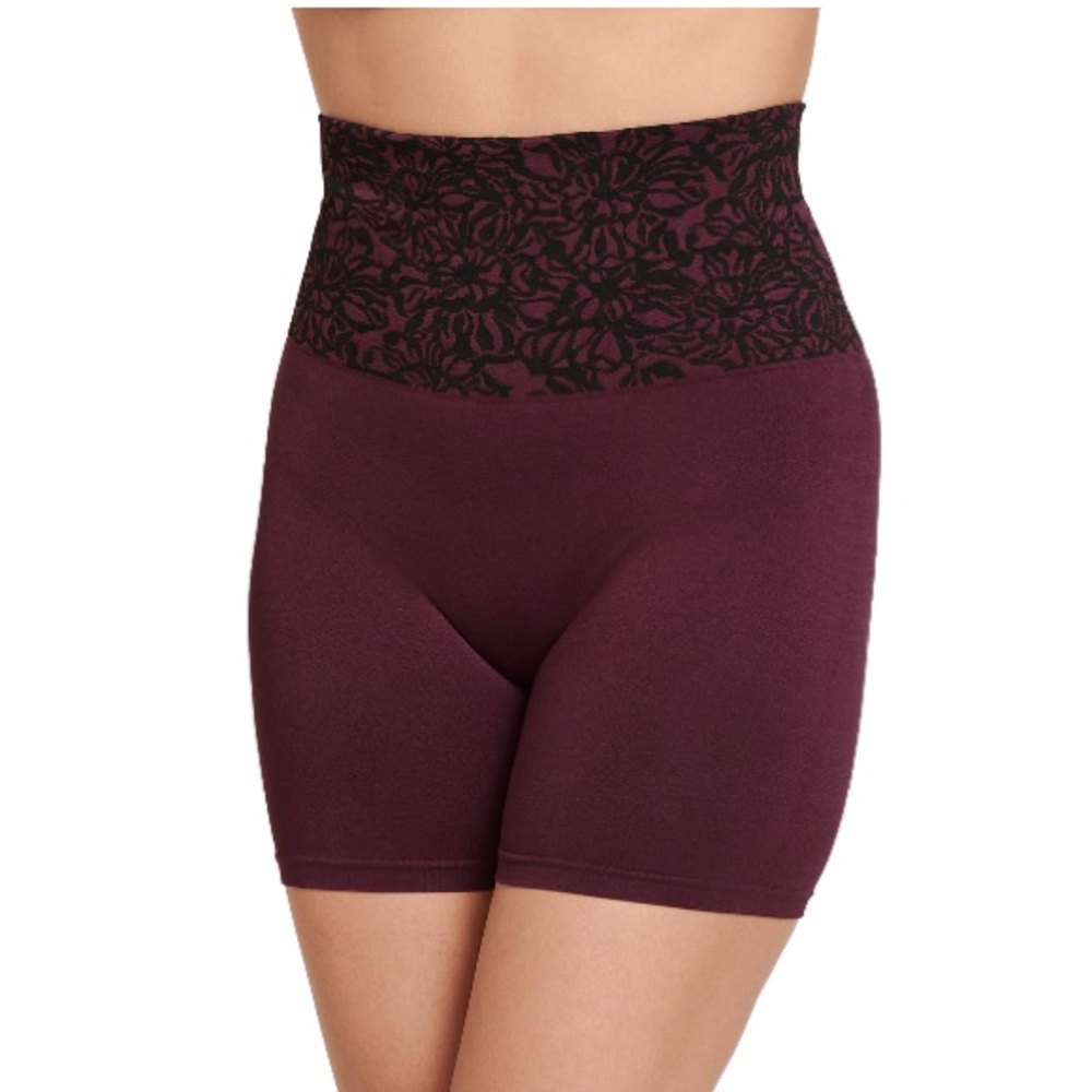 💜Jockey Essentials Women's 360 Slimming, Seamfree Slimming Short